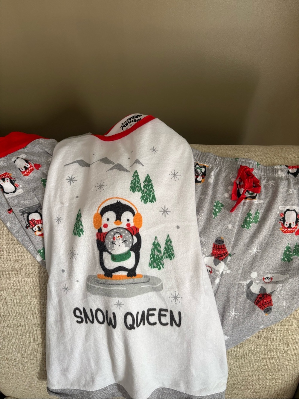 Cuddl Duds Woman’s Snow Queen Penguin Pajama Set Size XL. New with Tag